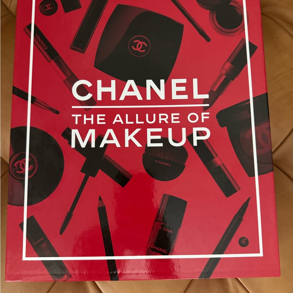 CHANEL The Allure of Makeup Set - Bold Red